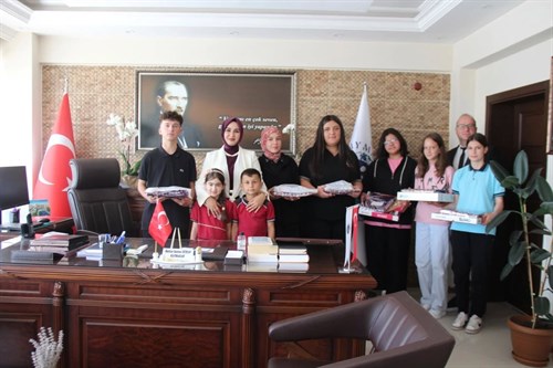 'Dilimizin Zenginlikleri Projesi' Kapsamında İlçemizde Dereceye Giren Öğrencilerimizi Kaymakamımız Sayın Hatice Gamze KURAN Makamında Kabul Etti