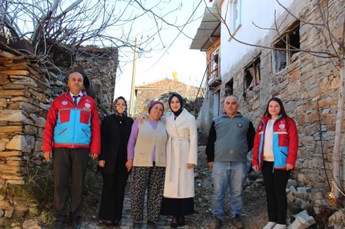 Kaymakamımız Sayın Hatice Gamze KURAN hane Ziyaretleri Kapsamında İlçemiz Çalçakırlar Mahallesinde İkamet Eden Saygül ALTIN'ı Ziyaret Etti