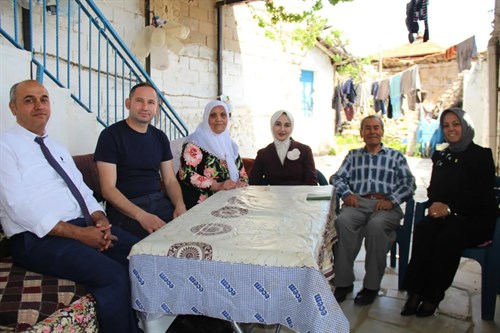 Kaymakamımız Sayın Hatice Gamze KURAN Aziz Şehidimiz Jandarma Er Metin HENKOĞLU’nun Kıymetli Ailesini Ziyaret Etti
