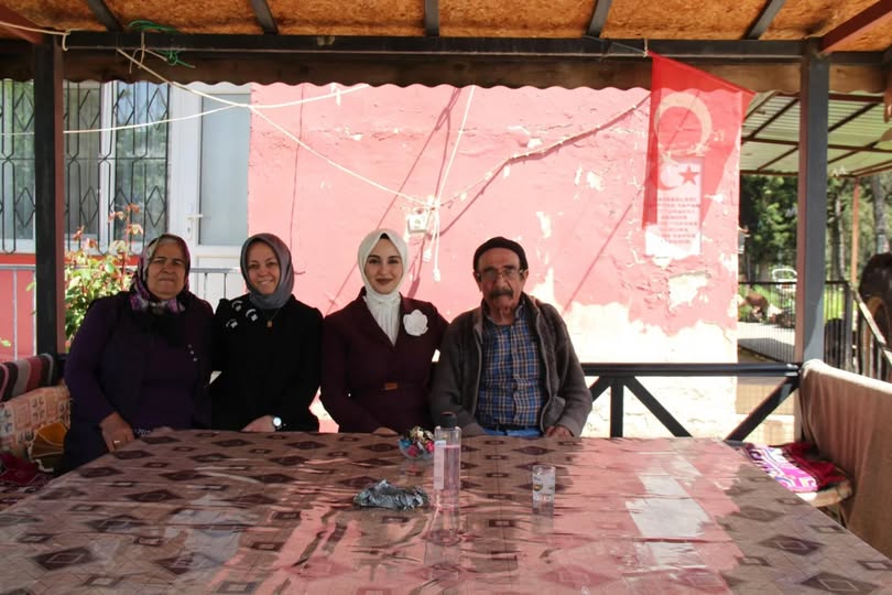 Kaymakamımız Sayın Hatice Gamze KURAN Aziz Şehidimiz Piyade Er Kemal KALAYCI’nın Kıymetli Babası Halil KALAYCI’yı Ziyaret Etti