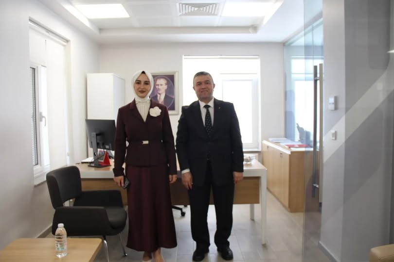 Kaymakamımız Sayın Hatice Gamze KURAN, Çal Ziraat Bankası Şube Müdürü Hüseyin İŞÇİOĞLU' na İade-i Ziyarette Bulundu
