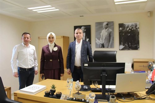 Kaymakamımız Sn Hatice Gamze KURAN, Çal İş Bankası Şube Müdürü Engin ALTUNIŞIK'a ve İş Bankası Bölge Müdürü Özer ÇELİK'e İade-i Ziyarette Bulundu